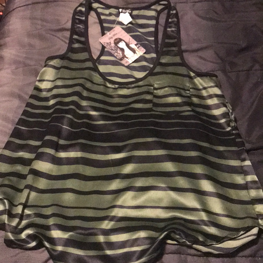 Silk like Green and black razorback tank